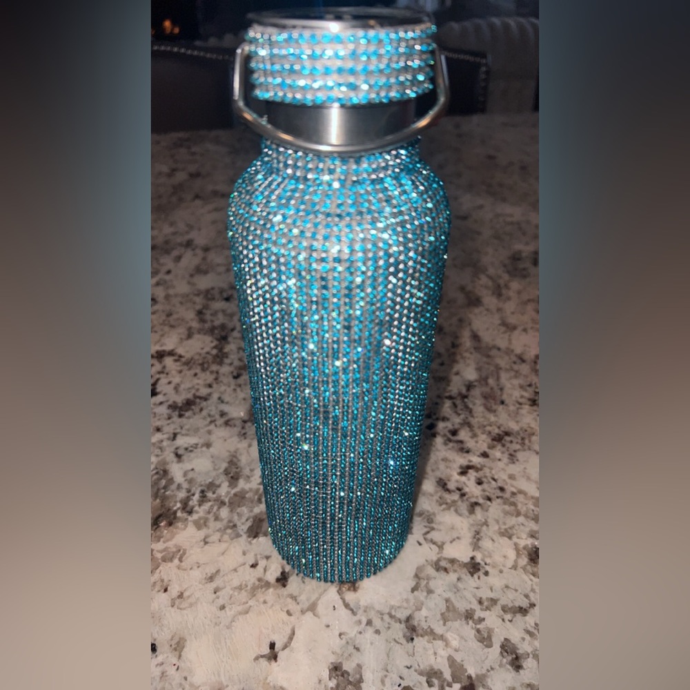 New Tomo Water bottle 25oz Aquamarine Rhinestones